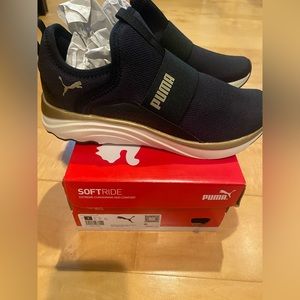 Slip on Puma Sneakers